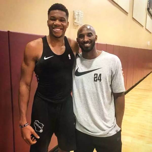 墨媒：22岁美国籍中场布里安被墨西哥归化，他曾代表美国出场（墨媒称22岁美籍中场布里安已被墨西哥归化，曾为美国队出战）