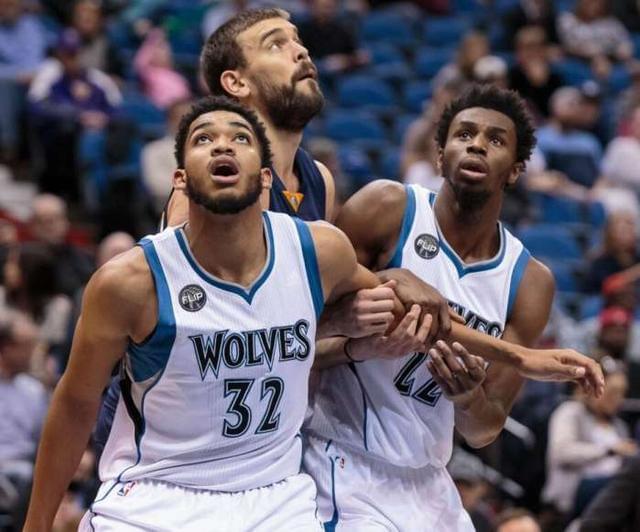 欧联替补出场，范佩西儿子沙奎尔在父亲手下完成费耶诺德首秀（欧联赛场替补亮相，沙奎尔在父亲范佩西麾下上演费耶诺德处子秀）