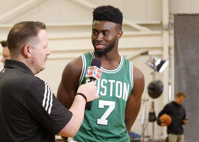 给老大哥先打个样？欧青联国米5-0狂胜利物浦（先替一线队打样？欧青联国米5-0横扫利物浦）